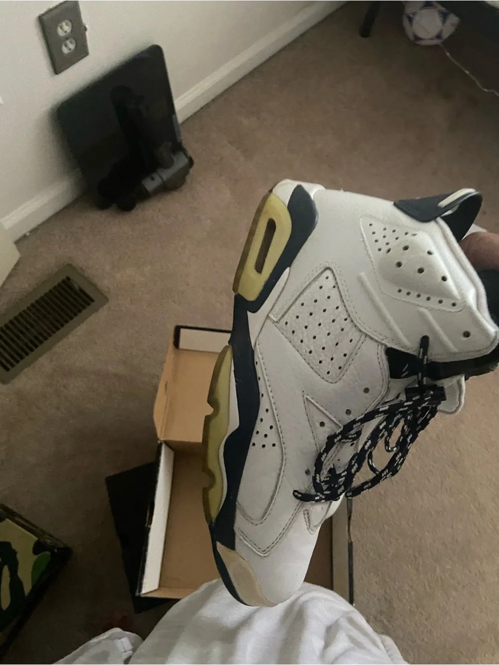 Vintage 2000’s Air Jordan 6 Retro “Midnight Navy”